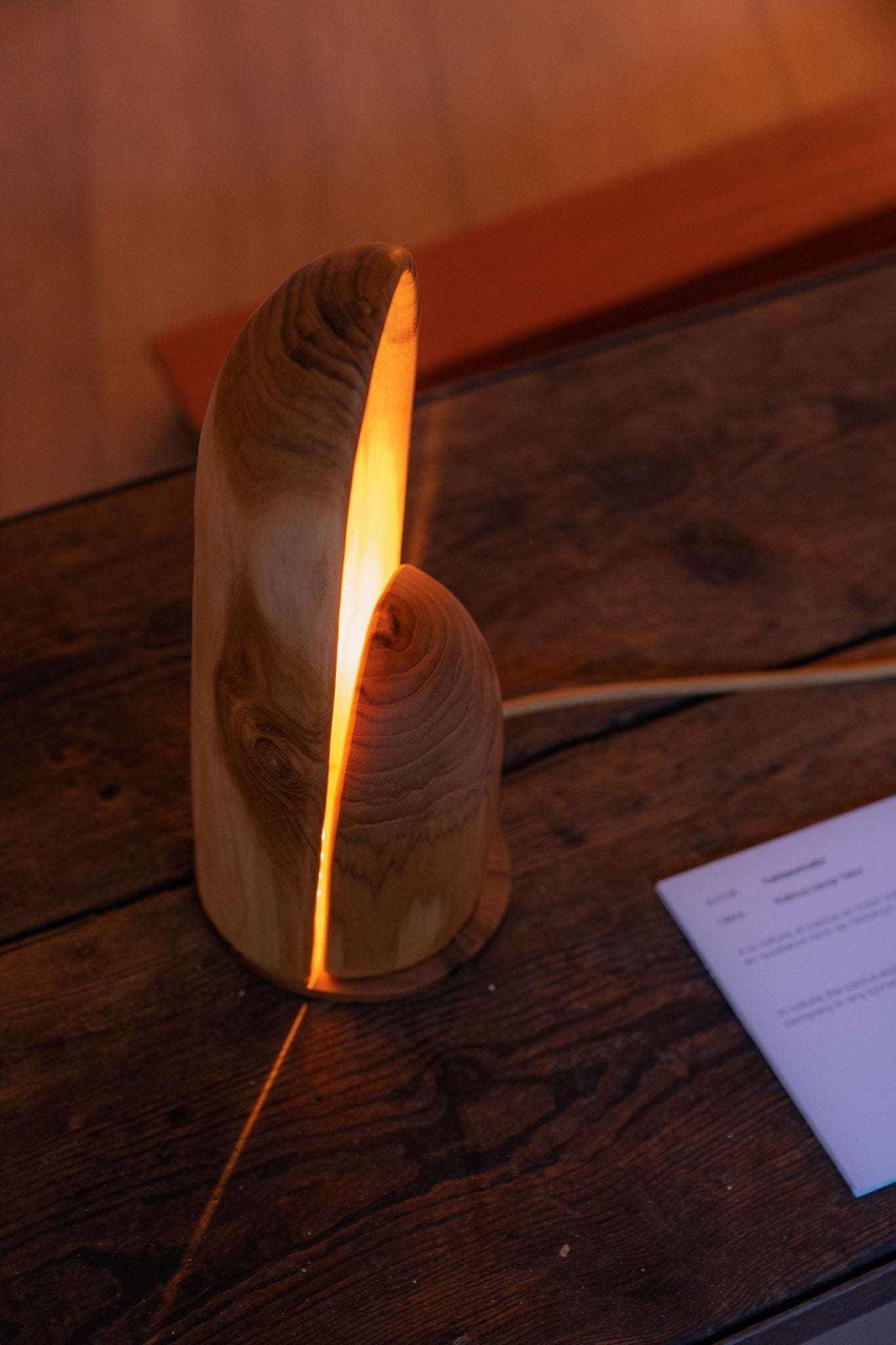 Lámpara de madera de Tobiaestudio