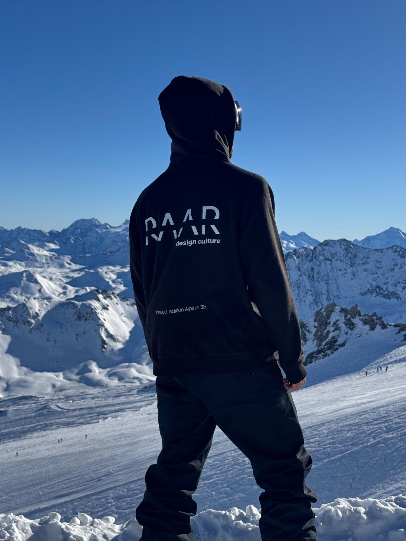 Sudadera Alpine 25 en la montaña