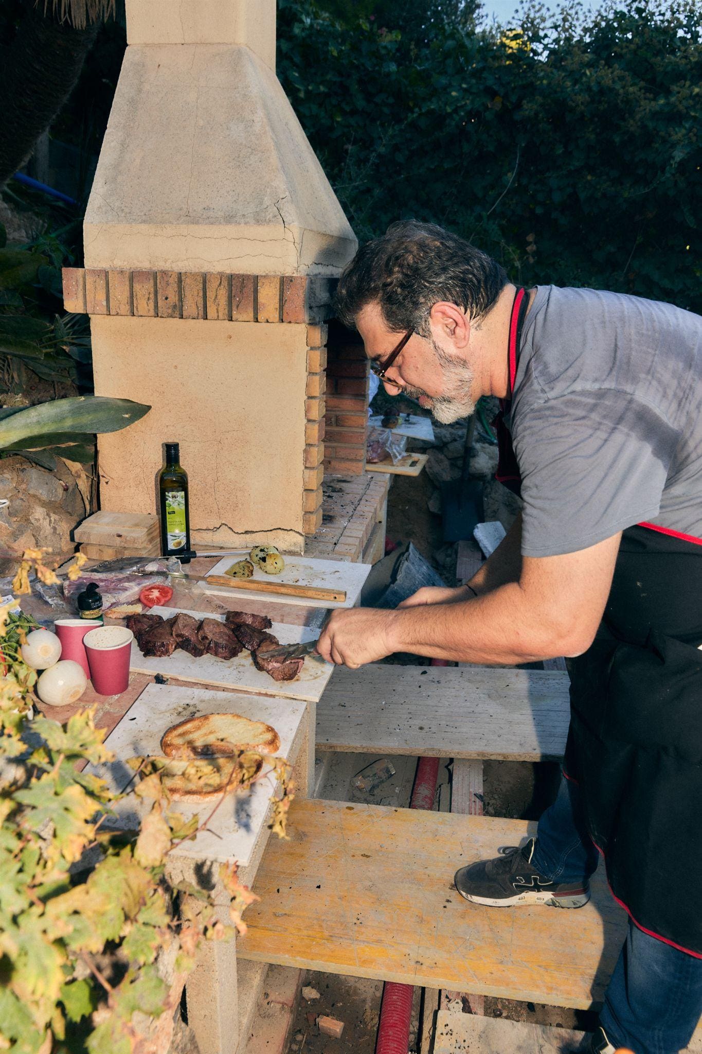 Participante preparando la comida